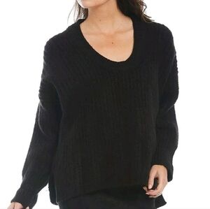 Free people sweater Black Scoop Neck Oversized size Medium soft chunky sweater